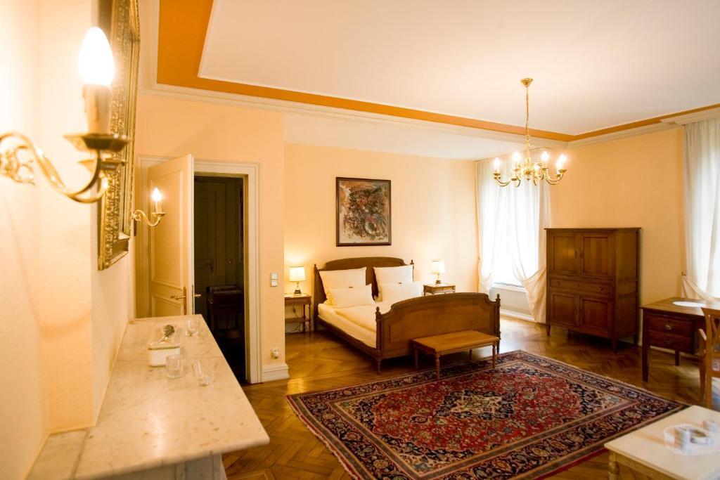 Hotel Restaurant Villa Fayence Wallerfangen Bilik gambar